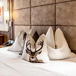 Hubertushof Hotel Anif