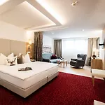 Hubertushof Hotel 4*