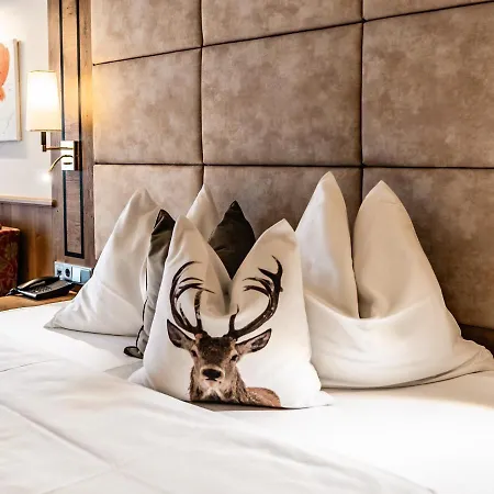 Hubertushof Hotel Anif