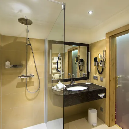 Hotel Hubertushof Anif