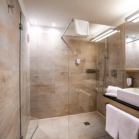 Hubertushof Hotel 4*