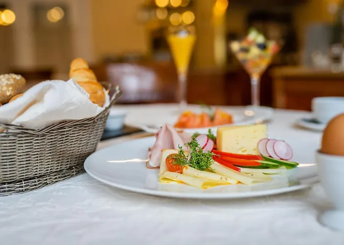 Hubertushof فندق انيف