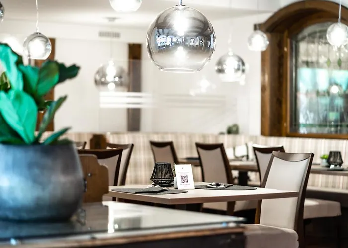 Hubertushof فندق انيف