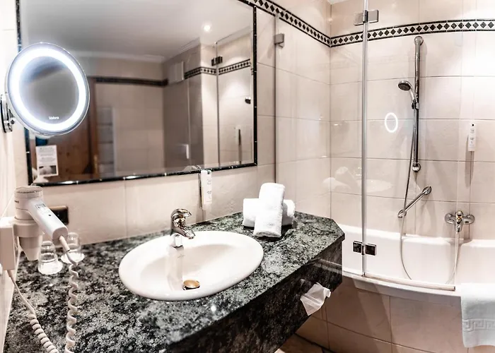 Hubertushof فندق انيف